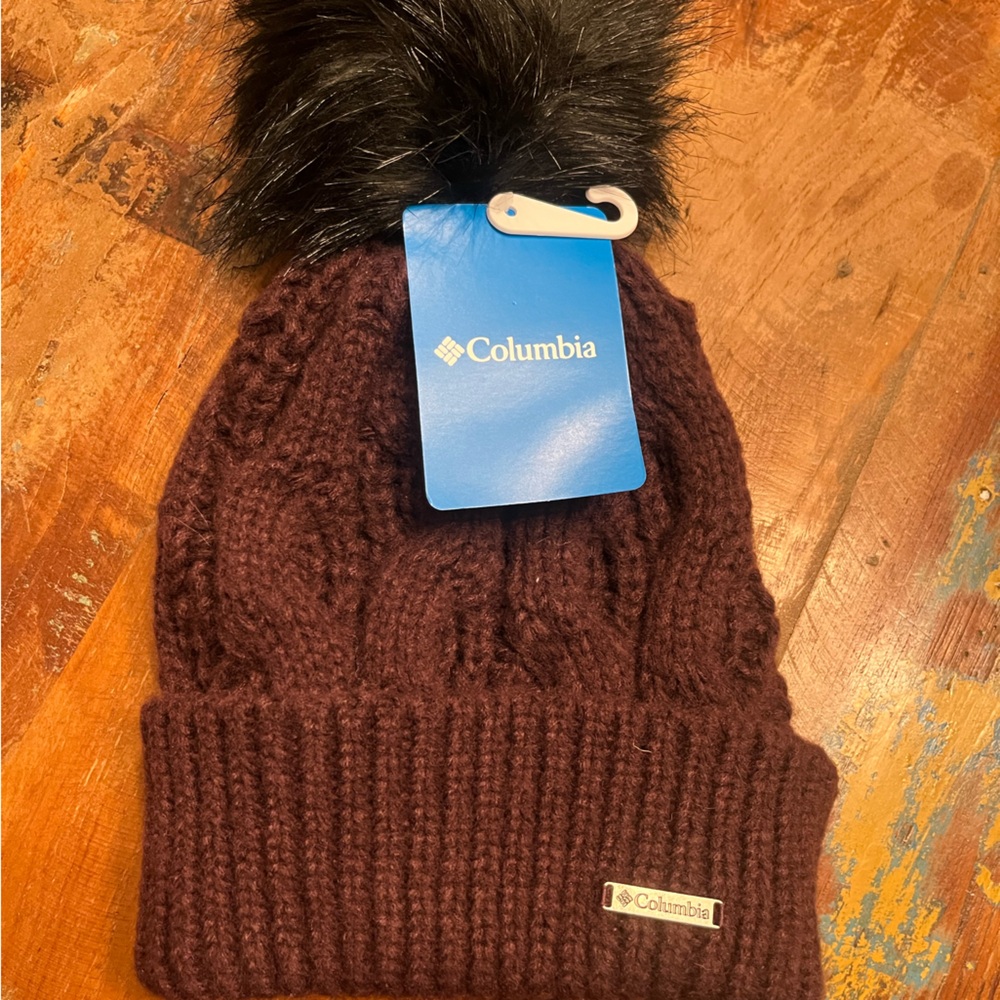 NWT Columbia Cable Knit Pom Pom Beanie